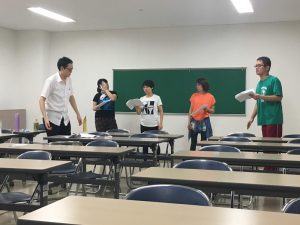 丁寧に演出をつける渡辺